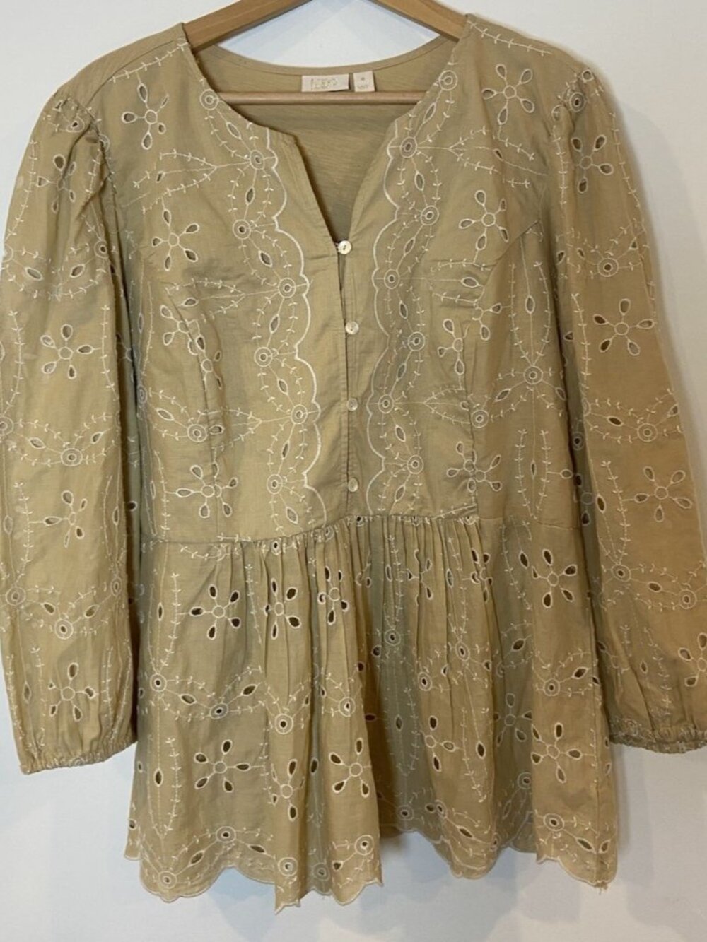 LOGO Lavish Lori Goldstein Shirt Blouse Peplum Tan White Eyelet Size Medium